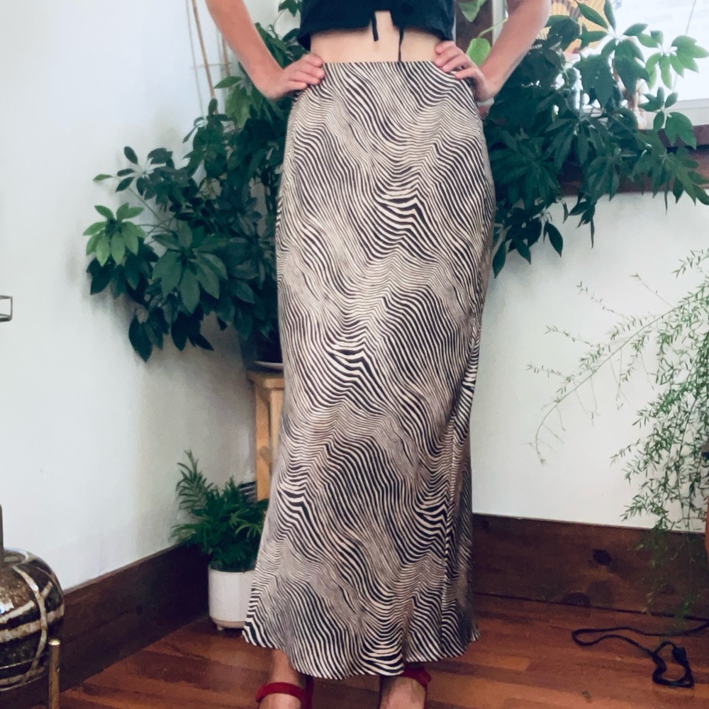 Zara Flowing Maxi Skirt 🖤 Ecru and Black animal print, size M